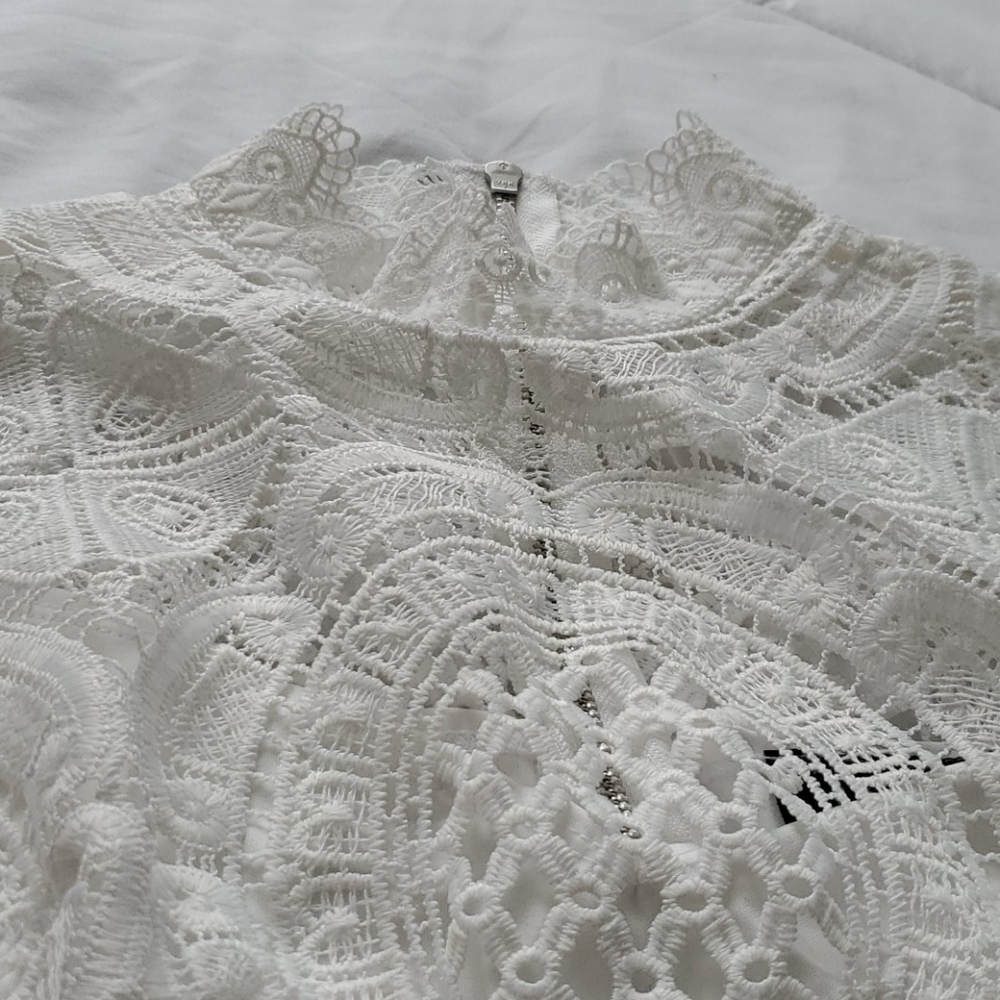 B. smart white laces dress